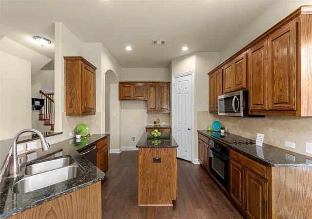 Photo 3 of Sale Pending at 1610 Humbolt Dr, Allen, TX 75002 | MLS# 21350320 | Listing updated on 2026-09-30