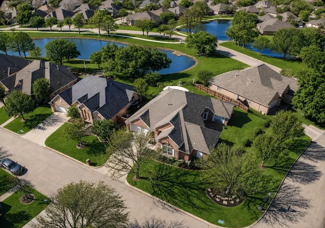 Photo 1 of Single family home for sale at 319 Lakewood Dr, Roanoke, TX 76262 | MLS# 21352003 | Listing updated on 2026-09-15