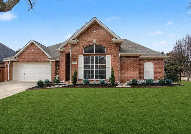 Photo 2 of Single family home for sale at 319 Lakewood Dr, Roanoke, TX 76262 | MLS# 21352003 | Listing updated on 2026-09-15