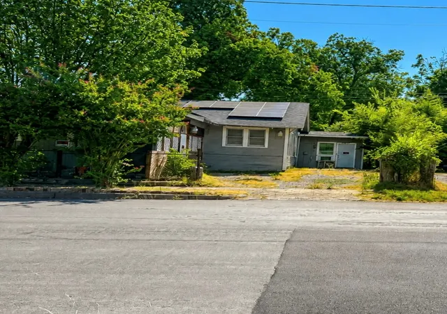 Photo 3 of Single family home for sale at 110 N Marlborough Ave, Dallas, TX 75208 | MLS# 21353899 | Listing updated on 2026-10-01