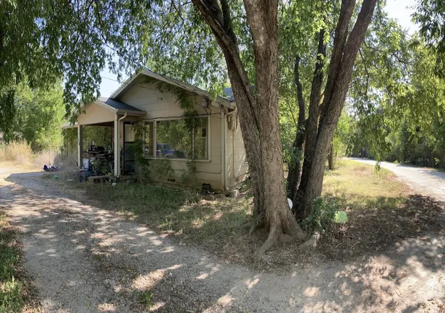 Photo 1 of Sale Pending at 108 N Strauss St, Robinson, TX 76706 | MLS# 21352209 | Listing updated on 2026-09-10