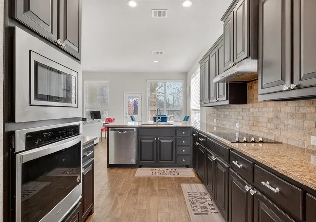 Photo 2 of Single family home for sale at 7815 Kettle Creek Dr, Arlington, TX 76001 | MLS# 21353959 | Listing updated on 2026-09-12