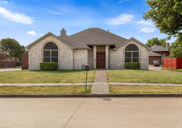 Photo 1 of Single family home for sale at 2037 Vista Dr, Lewisville, TX 75067 | MLS# 21353689 | Listing updated on 2026-09-10