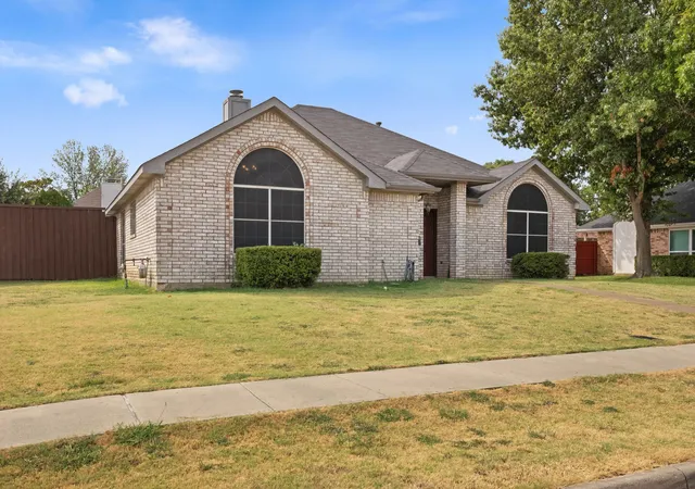 Photo 2 of Single family home for sale at 2037 Vista Dr, Lewisville, TX 75067 | MLS# 21353689 | Listing updated on 2026-09-10