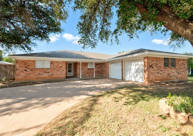 Photo 1 of Sale Pending at 3125 Winterhawk Dr, Abilene, TX 79606 | MLS# 21353717 | Listing updated on 2026-09-12
