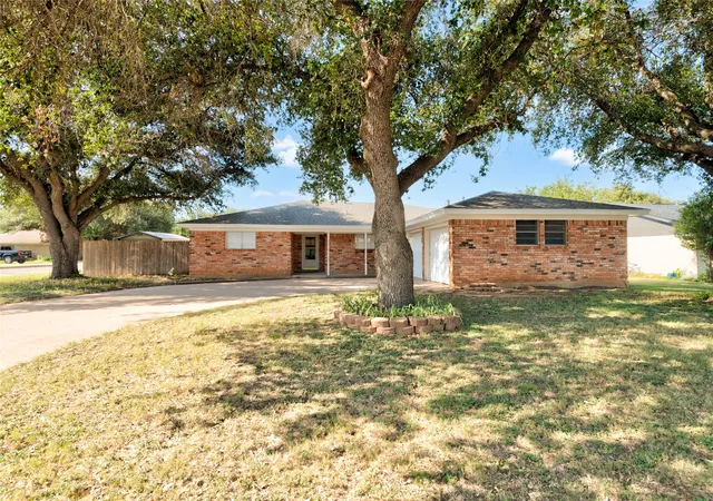 Photo 2 of Sale Pending at 3125 Winterhawk Dr, Abilene, TX 79606 | MLS# 21353717 | Listing updated on 2026-09-12