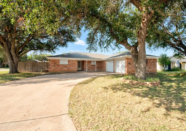 Photo 3 of Sale Pending at 3125 Winterhawk Dr, Abilene, TX 79606 | MLS# 21353717 | Listing updated on 2026-09-12
