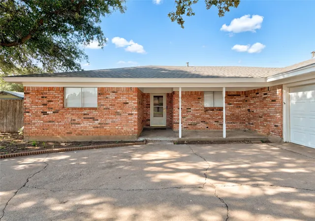Photo 4 of Sale Pending at 3125 Winterhawk Dr, Abilene, TX 79606 | MLS# 21353717 | Listing updated on 2026-09-12