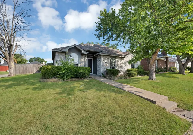 Photo 3 of Sale Pending at 2137 Emerald Oaks, Mesquite, TX 75181 | MLS# 21353051 | Listing updated on 2026-09-15