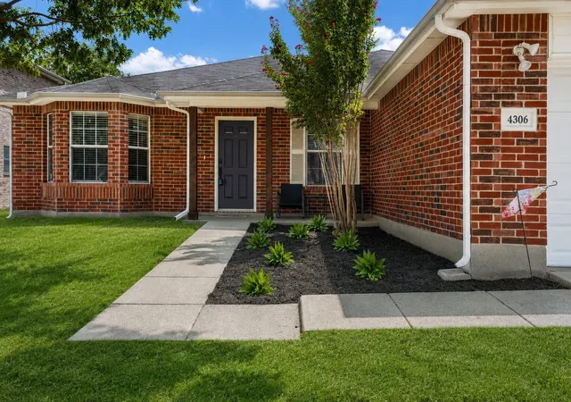 Photo 2 of Single family home for sale at 4306 Wood Stone Cir, Corinth, TX 76208 | MLS# 21350711 | Listing updated on 2026-09-13