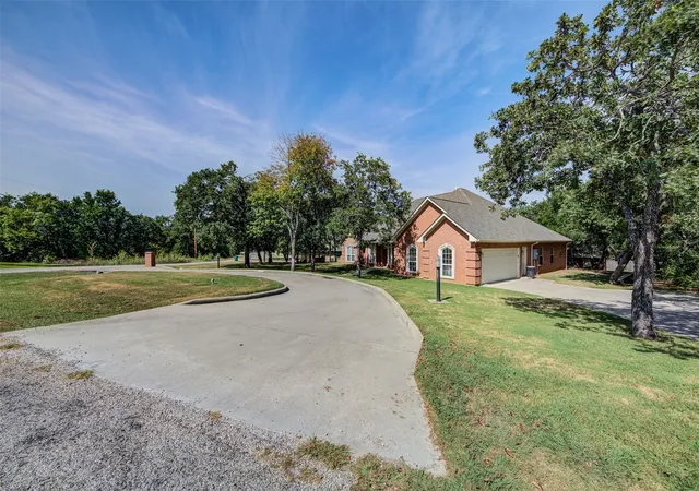 Photo 3 of Single family home for sale at 814 Haynie Dr, Bridgeport, TX 76426 | MLS# 21352779 | Listing updated on 2026-10-06