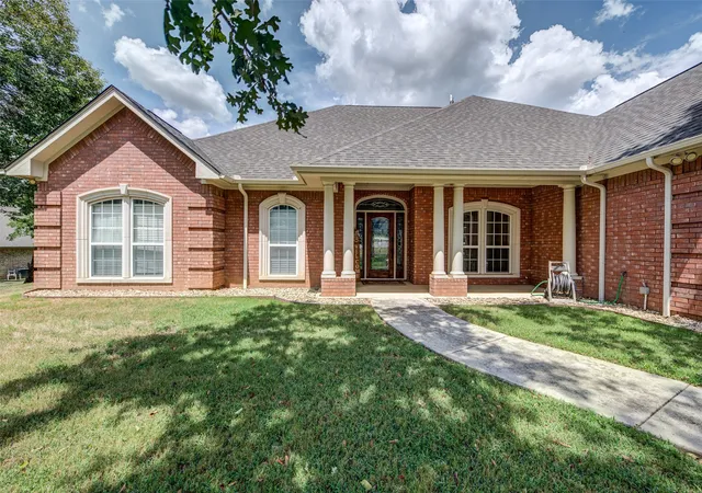 Photo 3 of Single family home for sale at 814 Haynie Dr, Bridgeport, TX 76426 | MLS# 21352779 | Listing updated on 2026-10-06