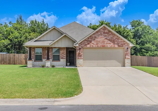 Photo 2 of Single family home for sale at 409 Mesa Dr, Lone Oak, TX 75453 | MLS# 21351236 | Listing updated on 2026-09-13
