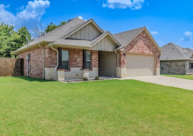Photo 3 of Single family home for sale at 409 Mesa Dr, Lone Oak, TX 75453 | MLS# 21351236 | Listing updated on 2026-09-13