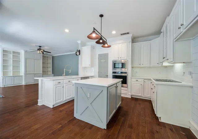 Photo 3 of Single family home for sale at 3208 Oak Meadow Dr, Flower Mound, TX 75028 | MLS# 21345720 | Listing updated on 2026-09-09