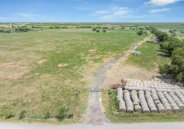 Photo 4 of Sale Pending at 5030 N Fm 148, Crandall, TX 75114 | MLS# 21352269 | Listing updated on 2026-10-06