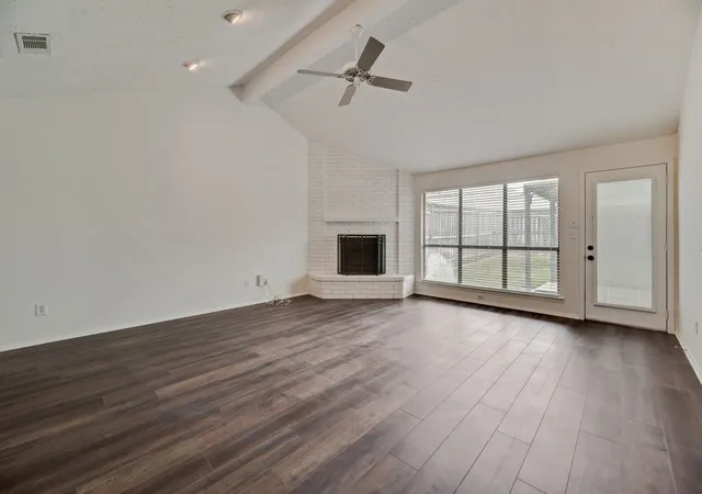 Photo 2 of Sale Pending at 3225 Willowglen Dr, Mesquite, TX 75150 | MLS# 21352174 | Listing updated on 2026-09-10
