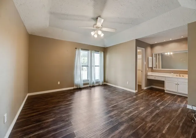 Photo 4 of Sale Pending at 3225 Willowglen Dr, Mesquite, TX 75150 | MLS# 21352174 | Listing updated on 2026-09-10