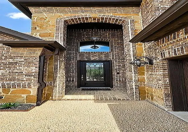 Photo 3 of Single family home for sale at 2828 Stadium View Dr, Fort Worth, TX 76118 | MLS# 21353827 | Listing updated on 2026-09-12