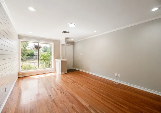 Photo 3 of Single family home for sale at 500 Kirven Ave, Waxahachie, TX 75165 | MLS# 21348910 | Listing updated on 2026-09-11