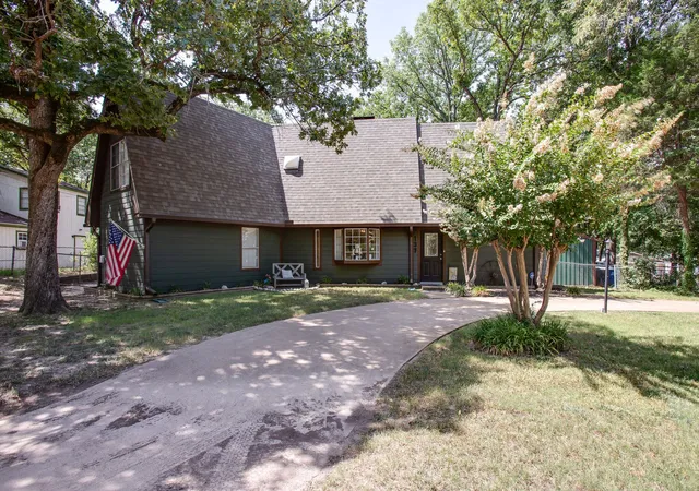 Photo 2 of Sale Pending at 137 Oak Haven Dr, Gun Barrel City, TX 75156 | MLS# 21354135 | Listing updated on 2026-09-12