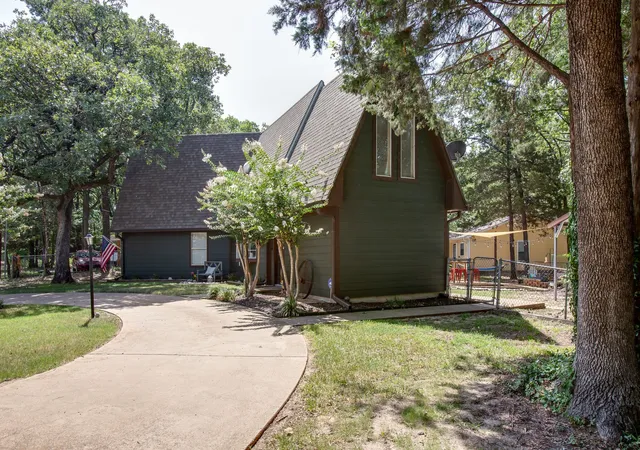 Photo 3 of Sale Pending at 137 Oak Haven Dr, Gun Barrel City, TX 75156 | MLS# 21354135 | Listing updated on 2026-09-12