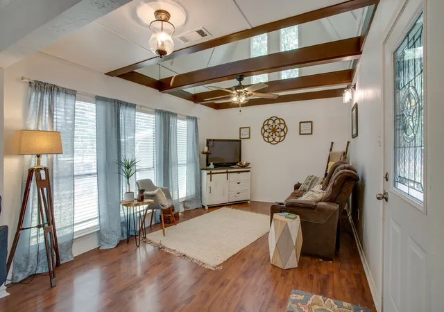 Photo 4 of Sale Pending at 137 Oak Haven Dr, Gun Barrel City, TX 75156 | MLS# 21354135 | Listing updated on 2026-09-12