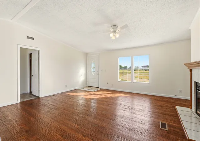 Photo 4 of Manufactured home for sale at 9606 Diamond Ave, Kaufman, TX 75142 | MLS# 21351252 | Listing updated on 2026-09-29