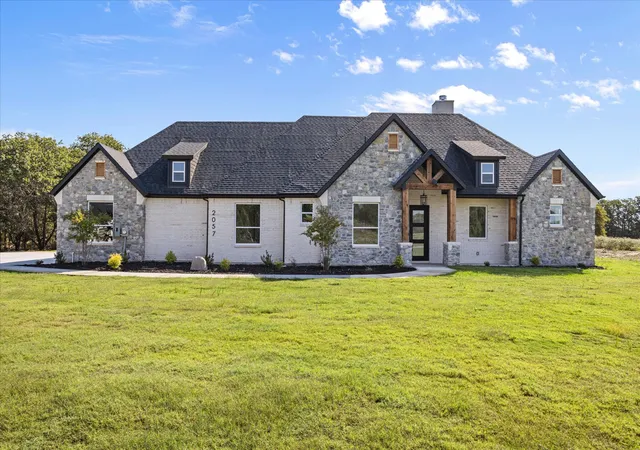 Photo 1 of Single family home for sale at 2057 Glenhollow Dr, Weatherford, TX 76088 | MLS# 21352649 | Listing updated on 2026-09-11