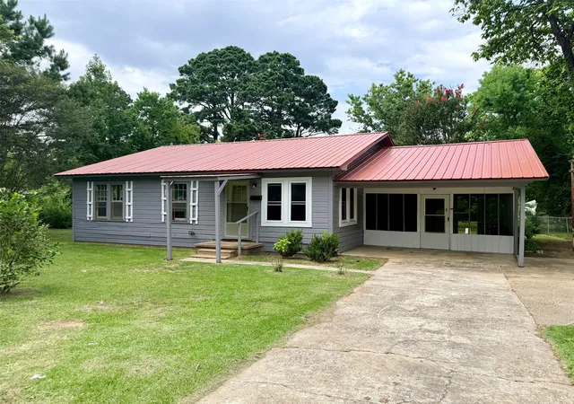 Photo 1 of Single family home for sale at 316 Moore St, Springhill, LA 71075 | MLS# 21354164 | Listing updated on 2026-09-10