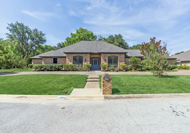 Photo 1 of Single family home for sale at 6812 Battle Creek Rd, Fort Worth, TX 76116 | MLS# 21351741 | Listing updated on 2026-09-08