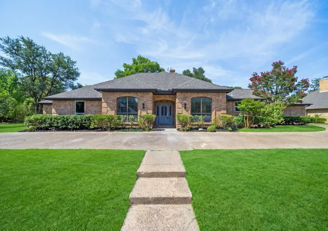Photo 3 of Single family home for sale at 6812 Battle Creek Rd, Fort Worth, TX 76116 | MLS# 21351741 | Listing updated on 2026-09-08