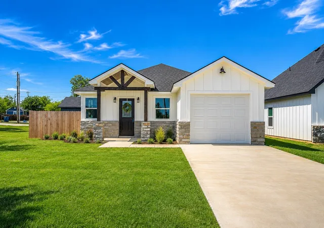 Photo 1 of Sale Pending at 308 E South, Itasca, TX 76055 | MLS# 21349669 | Listing updated on 2026-09-15