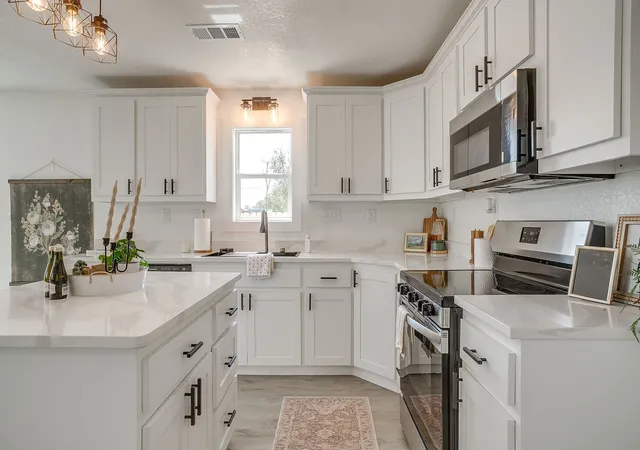 Photo 2 of Sale Pending at 308 E South, Itasca, TX 76055 | MLS# 21349669 | Listing updated on 2026-09-15