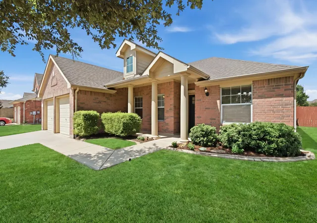 Photo 2 of Sale Pending at 13533 Quail View Dr, Haslet, TX 76052 | MLS# 21324573 | Listing updated on 2026-09-25