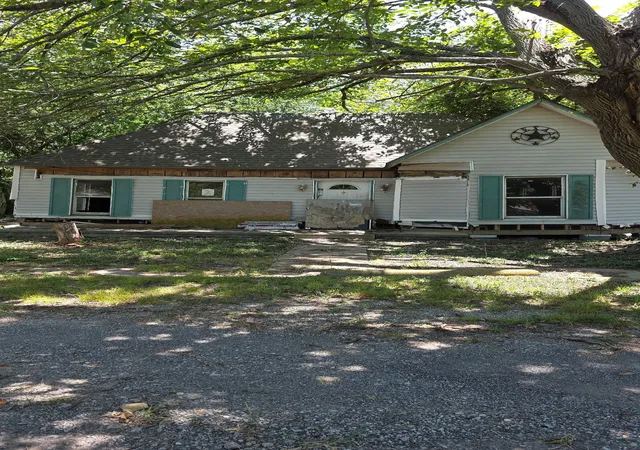Photo 1 of Single family home for sale at 107 W Travis St, Leonard, TX 75452 | MLS# 21354250 | Listing updated on 2026-09-07