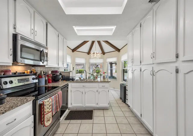 Photo 4 of Single family home for sale at 4246 Rosser Sq, Dallas, TX 75244 | MLS# 21353571 | Listing updated on 2026-09-08