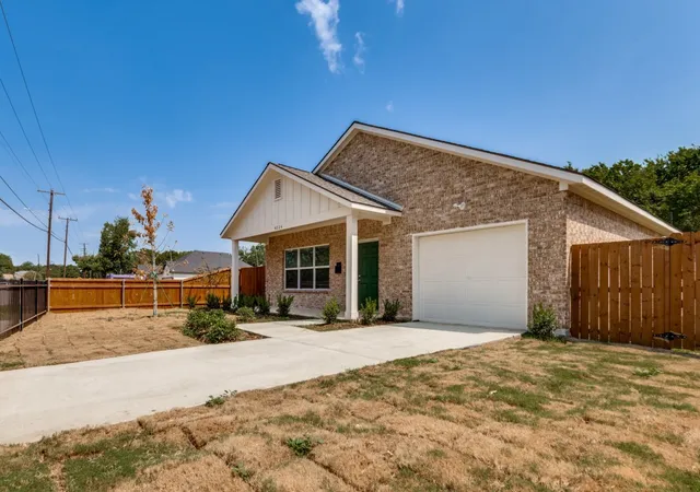 Photo 2 of Single family home for sale at 4224 Colonial Ave, Dallas, TX 75215 | MLS# 21354343 | Listing updated on 2026-09-12