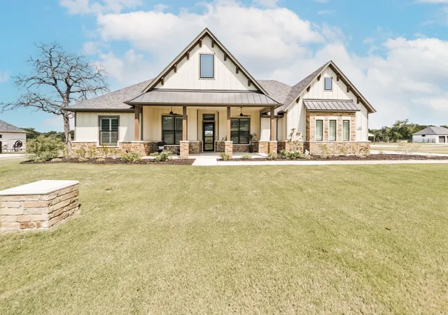 Photo 1 of Single family home for sale at 171 Rio Rancho Dr, Decatur, TX 76234 | MLS# 21353220 | Listing updated on 2026-09-19