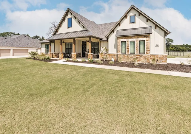 Photo 2 of Single family home for sale at 171 Rio Rancho Dr, Decatur, TX 76234 | MLS# 21353220 | Listing updated on 2026-09-19