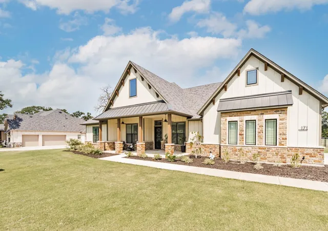 Photo 3 of Single family home for sale at 171 Rio Rancho Dr, Decatur, TX 76234 | MLS# 21353220 | Listing updated on 2026-09-19