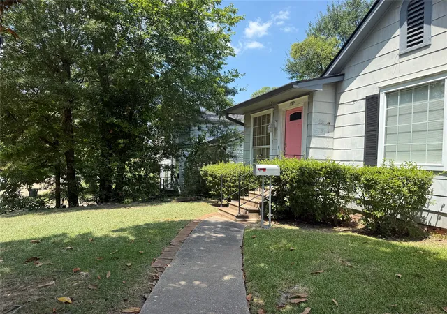 Photo 3 of Single family home for sale at 132 E Wyandotte St, Shreveport, LA 71101 | MLS# 21354365 | Listing updated on 2026-09-13