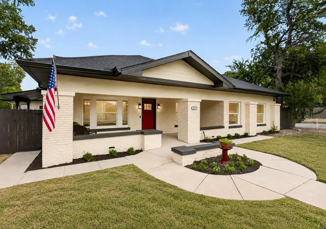 Photo 2 of Single family home for sale at 411 S Bowie Dr, Weatherford, TX 76086 | MLS# 21348852 | Listing updated on 2026-09-09