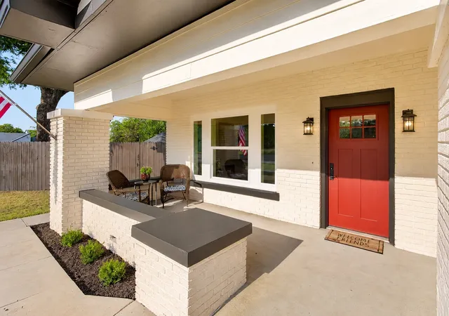 Photo 3 of Single family home for sale at 411 S Bowie Dr, Weatherford, TX 76086 | MLS# 21348852 | Listing updated on 2026-09-09