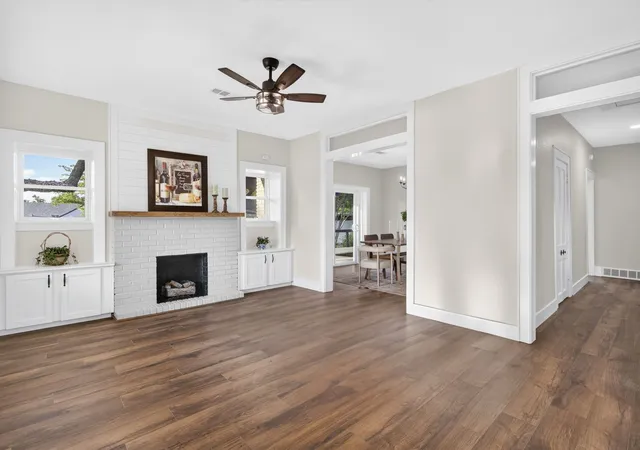 Photo 4 of Single family home for sale at 411 S Bowie Dr, Weatherford, TX 76086 | MLS# 21348852 | Listing updated on 2026-10-03