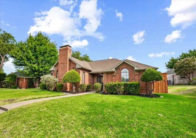 Photo 2 of Single family home for sale at 2669 Daffodil Dr, Richardson, TX 75082 | MLS# 21352750 | Listing updated on 2026-09-11