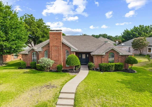 Photo 3 of Sale Pending at 2669 Daffodil Dr, Richardson, TX 75082 | MLS# 21352750 | Listing updated on 2026-09-30