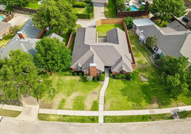 Photo 4 of Sale Pending at 2669 Daffodil Dr, Richardson, TX 75082 | MLS# 21352750 | Listing updated on 2026-09-30