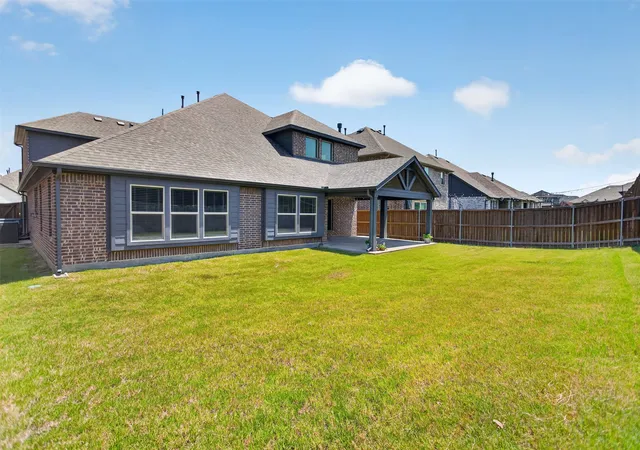 Photo 2 of Single family home for sale at 1811 Moscatel Ln, Rockwall, TX 75032 | MLS# 21353501 | Listing updated on 2026-09-10