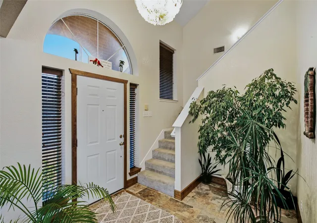 Photo 3 of Sale Pending at 6001 Prairie Wood Ct, Arlington, TX 76018 | MLS# 21354387 | Listing updated on 2026-10-02